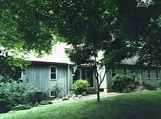 6 Country Squire Ln, Sandy Hook, CT 06482