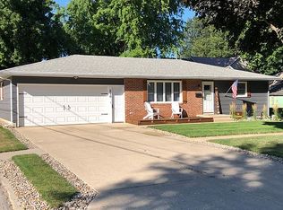210 W 9th St, Carroll, IA 51401