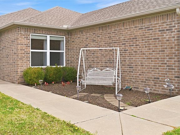 5th image of 7964 Bridgegate Ave