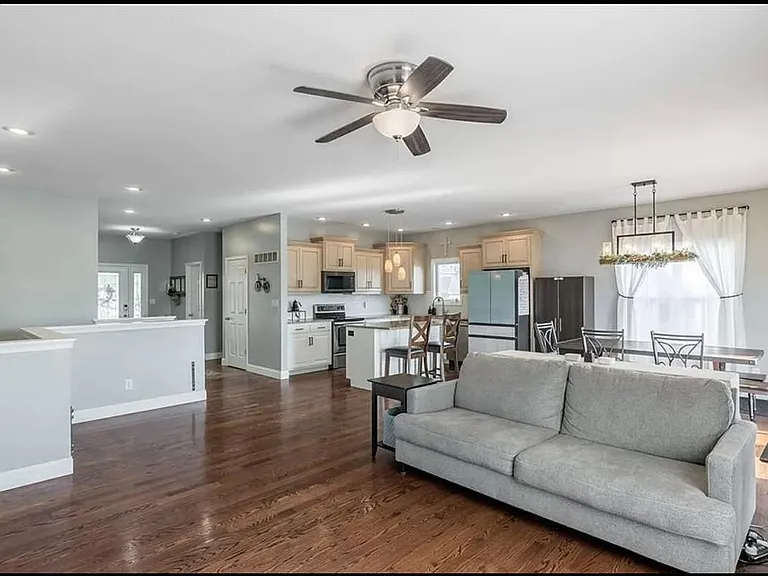 1239 Hetlage Way — Photo 7