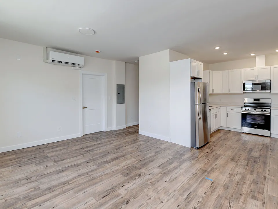105 Parsons Ave #2