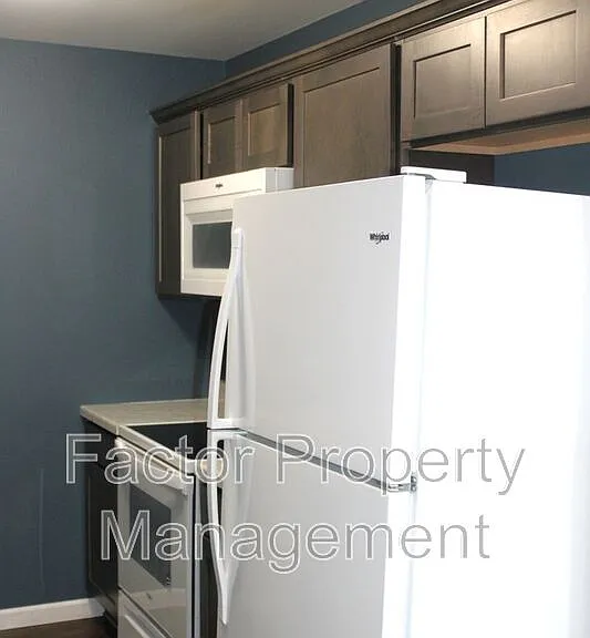 561 Elk St S — Photo 47