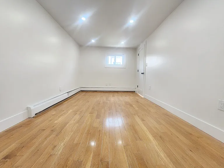 492 Van Buren St #4 — Photo 4
