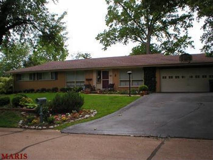 1st image of 801 Charlesgate Dr