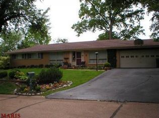 801 Charlesgate Dr, Saint Louis, MO 63132