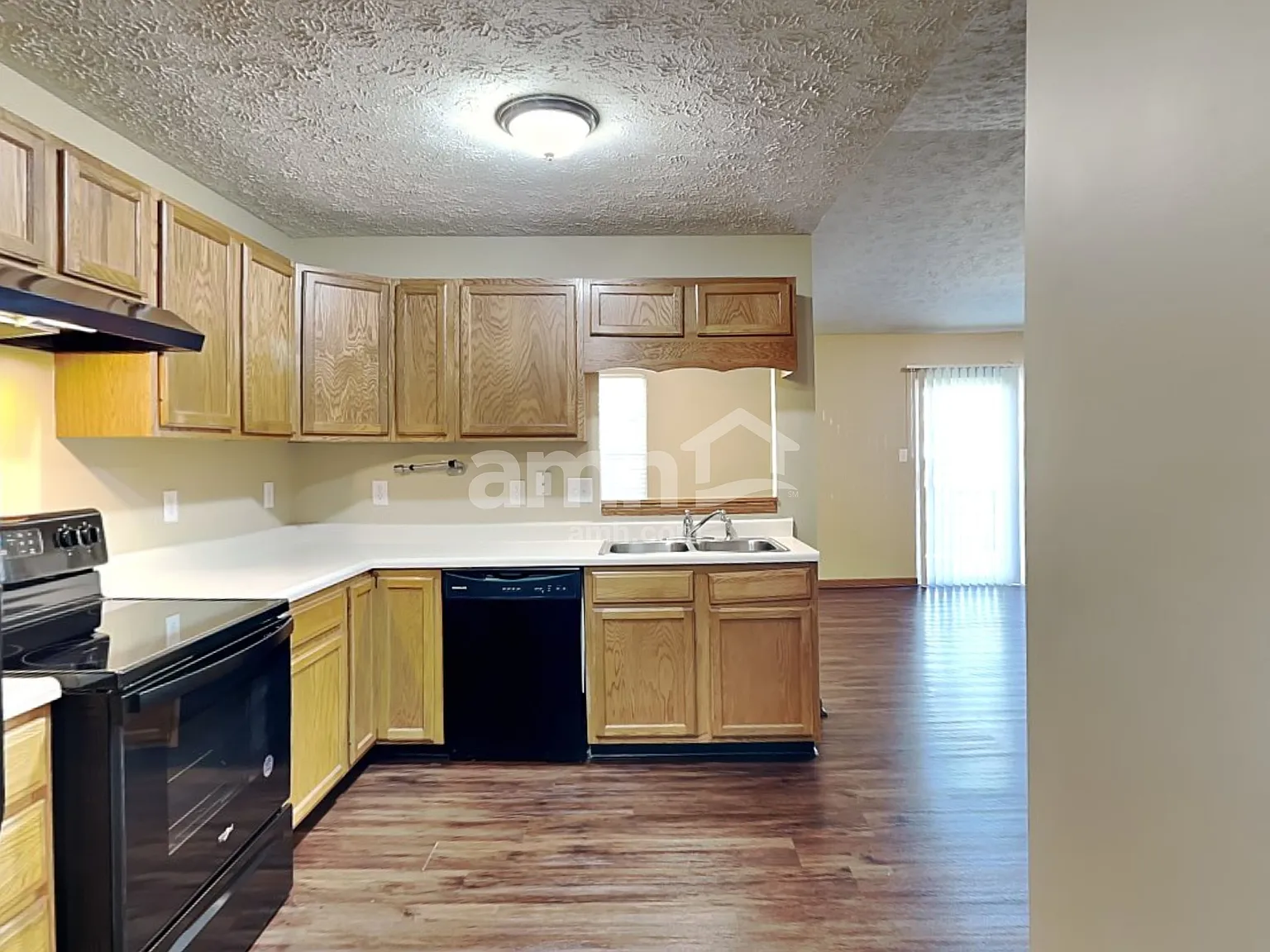 3 bed, 2.0 bath, 1444 sqft, $1,870 — Photo 4