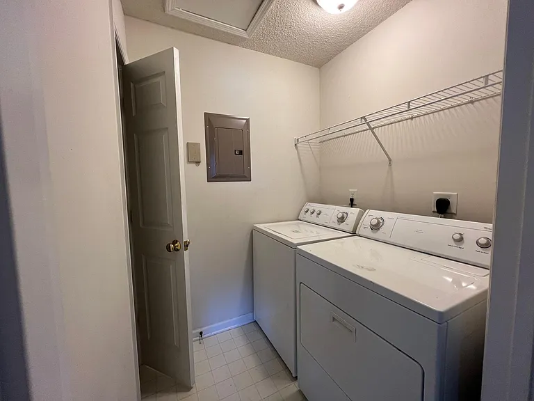 933 Scholastic Ct — Photo 21