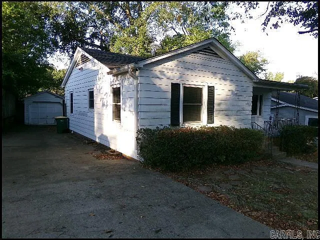 3 bed, 1.5 bath, 1180 sqft, $1,795 — Photo 2