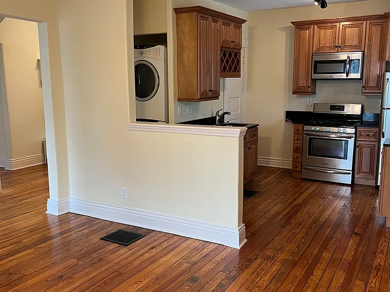 1209 Benton Ave #1 — Photo 7