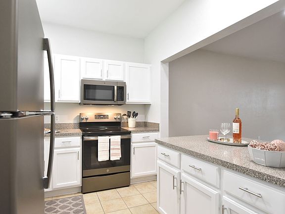 4th image of 677 NW 29th Ave #8723374