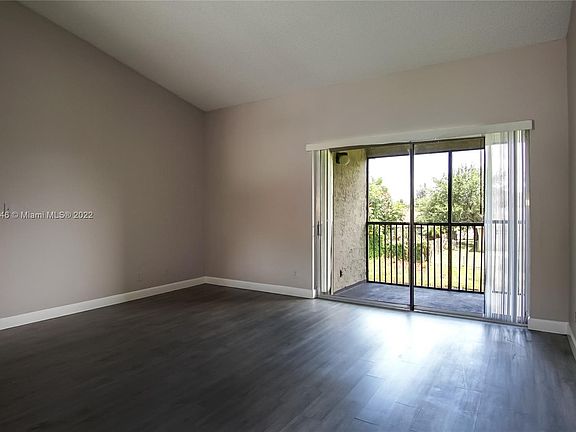 4th image of 717 Gardens Dr APT 205
