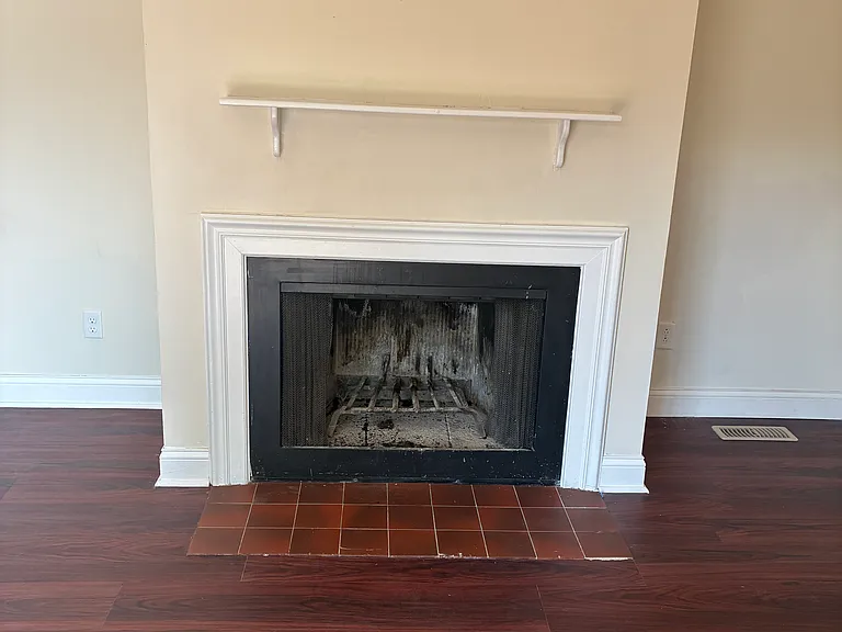 385 Riviera Ct — Photo 3