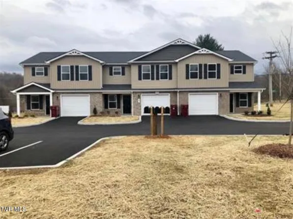 2229 N Greenwood Dr, Johnson City, TN 37604