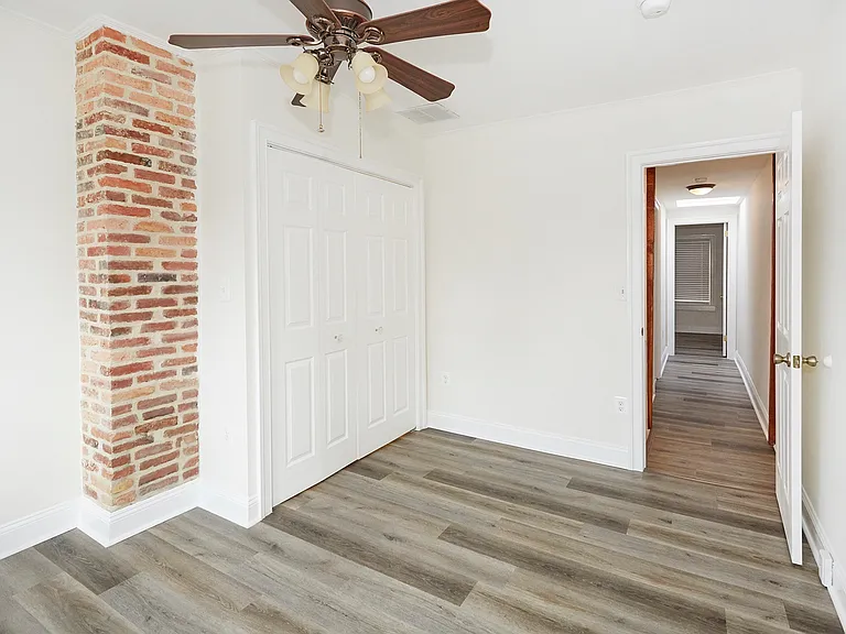 1141 W Hamburg St — Photo 23