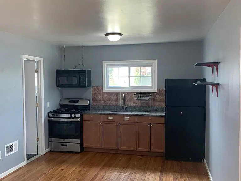13807 Eastland St — Photo 13