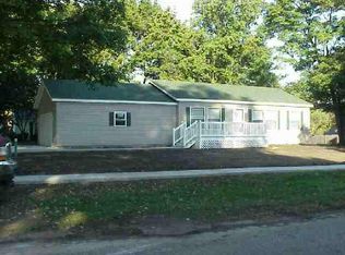306 3rd St, Howe, IN 46746
