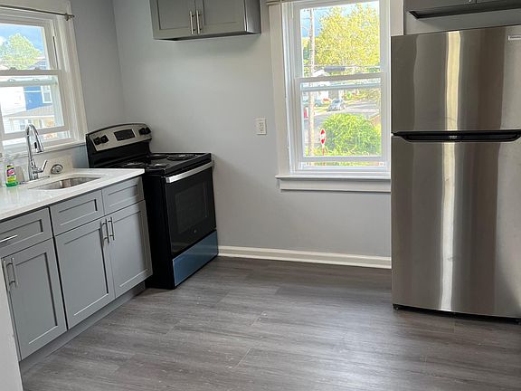 4th image of 225 Thomson Ave APT B