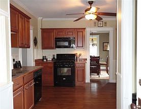5th image of 23 Sherwood Ave #2