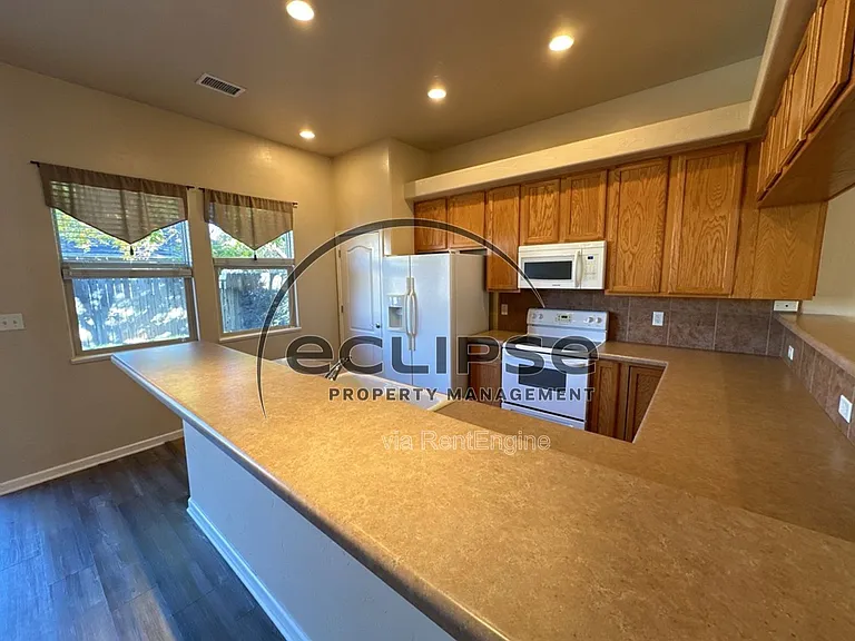 2508 Pierce Ave — Photo 6