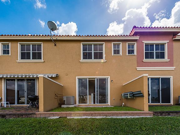 4th image of 10605 SW 6th St #1007