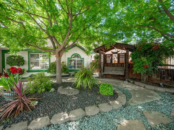 1253 River Bluff Dr, Oakdale, CA 95361