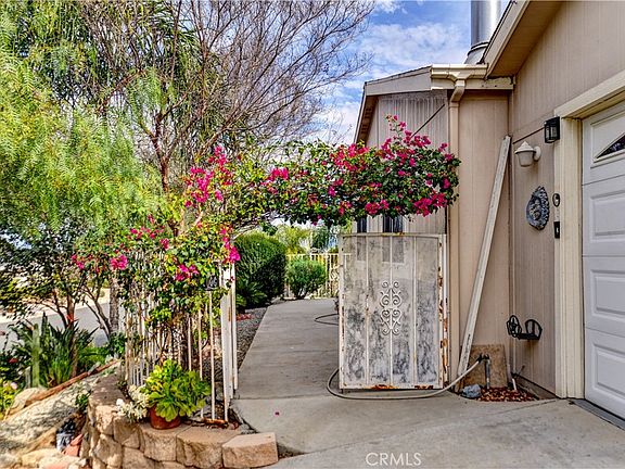 3rd image of 802 Roadrunner Way