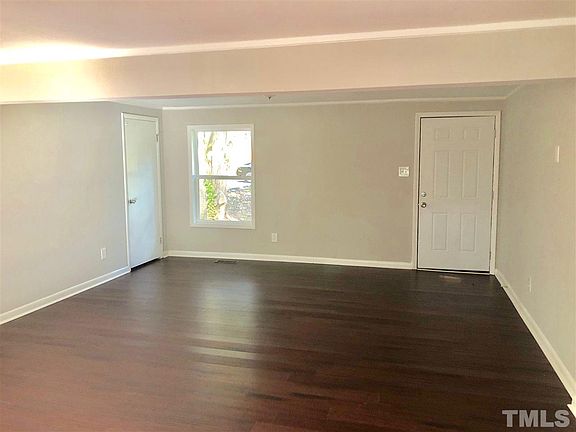 3rd image of 416 Elaine Pl