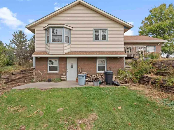 1049 Locust Ave, Kalona, IA 52247