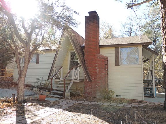 2nd image of 882 Holmes Ln