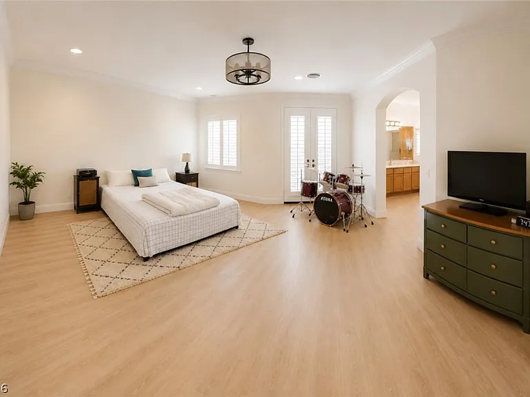 11392 Vernazza Ct — Photo 12