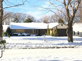 418 Cherokee Dr, Erie, PA 16505