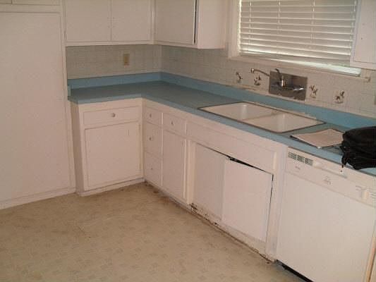 5th image of 9938 Montgomery Ave