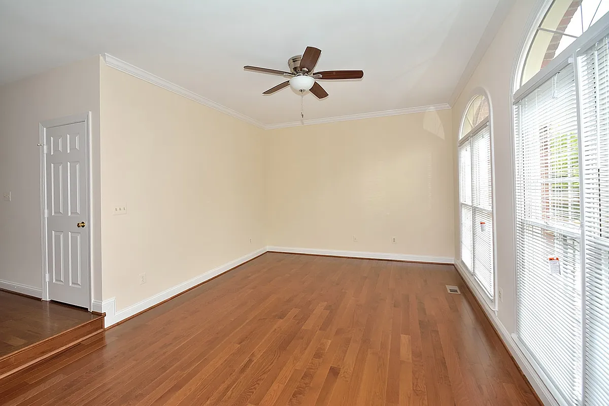 Building Photo - 9425 Van Arsdale Dr