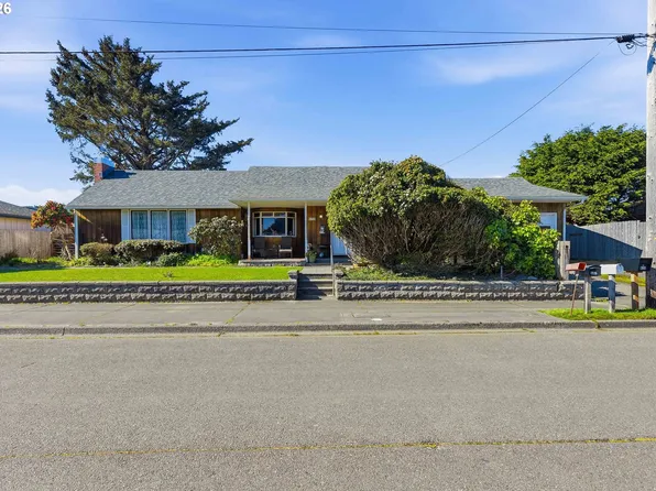 650 Franklin Ave SW, Bandon, OR 97411