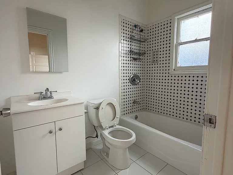 1435 S Union Ave #16 — Photo 6