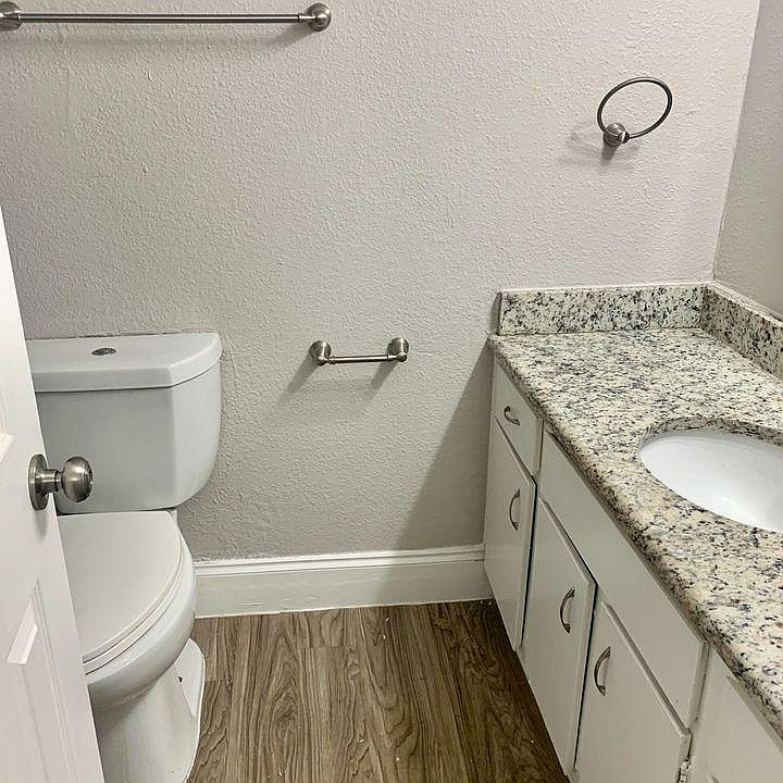 2nd image of 7150 San Mateo Blvd #196