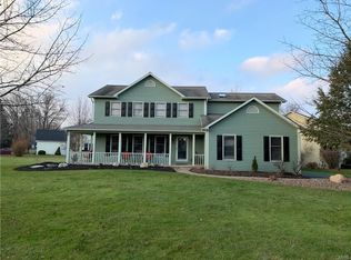 8825 Madeleine Dr, Baldwinsville, NY 13027