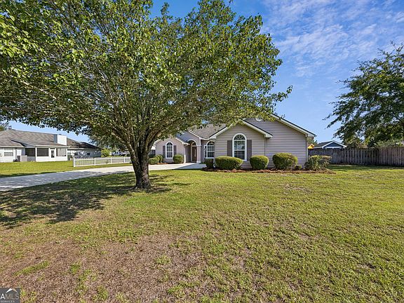 3rd image of 211 Greenbriar Rd