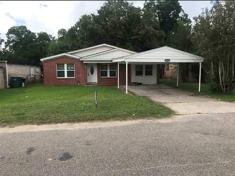 2515 Jackson St — Photo 1