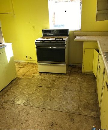 5th image of 219 E Aurora Dr