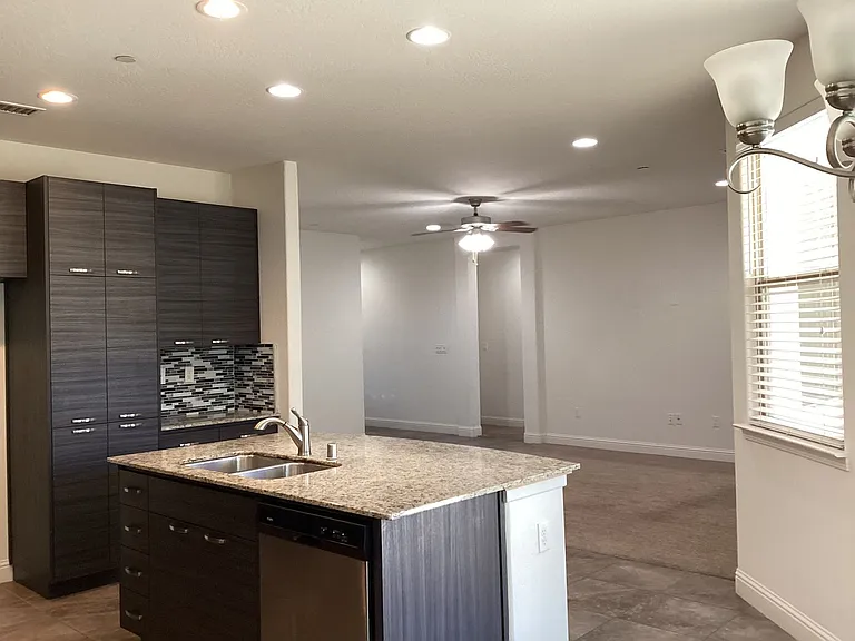 814 S Bliss Ave — Photo 4