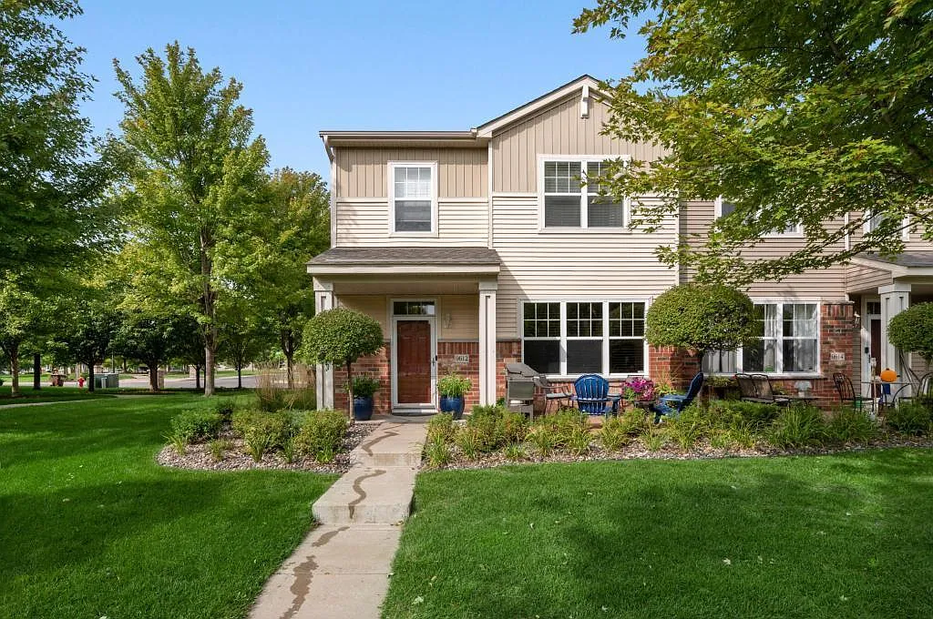 3 bed, 2.5 bath, 1970 sqft, $2,650 — Photo 1