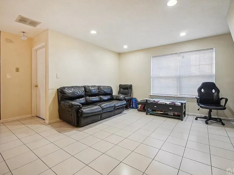 245 Prestwick Way — Photo 4
