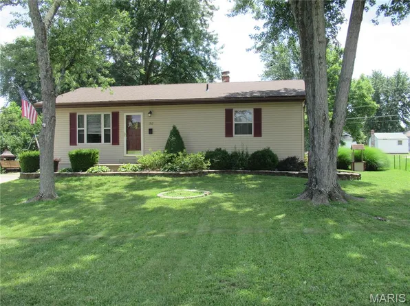 710 Sarah St, Sullivan, MO 63080