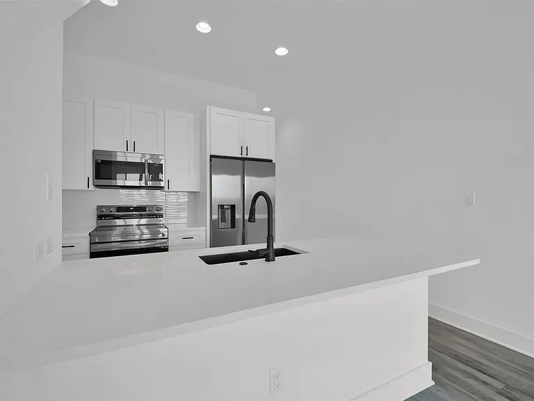 21200 Portsmouth Cv #3 — Photo 5