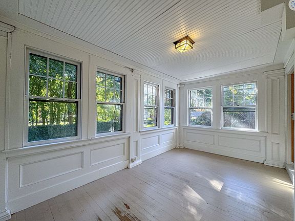 3rd image of 809 Whitney Ave #1