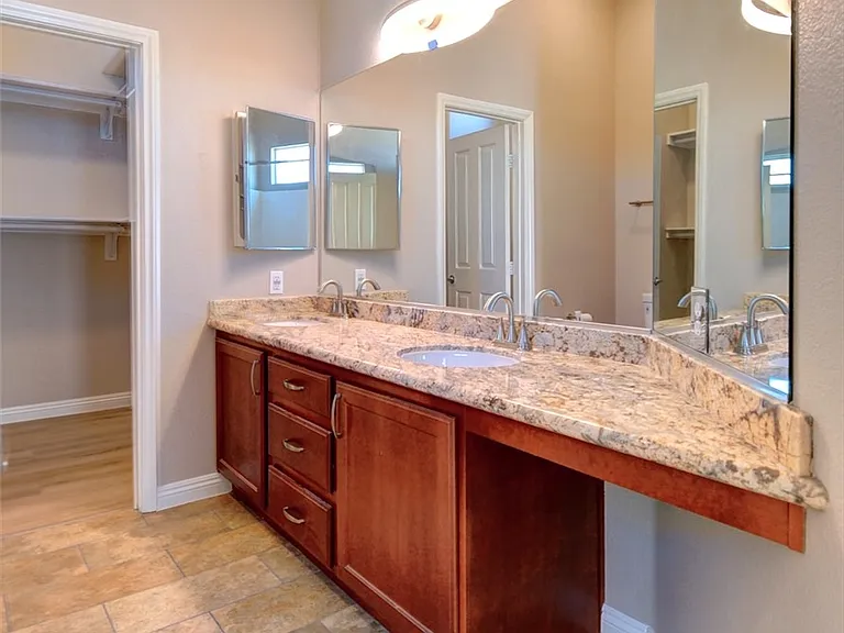 8400 Tiger Woods Ave — Photo 15