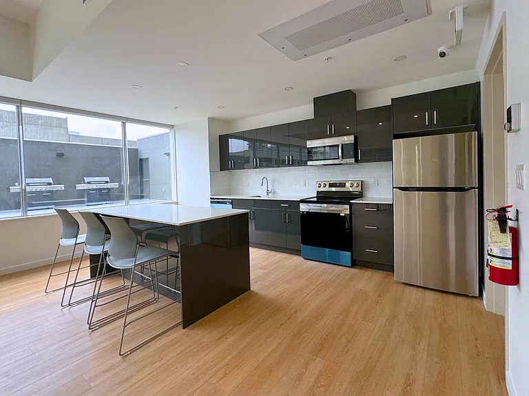 10058 102nd St NW — Photo 38