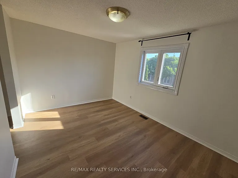 211 Ponymeadow Ter — Photo 17