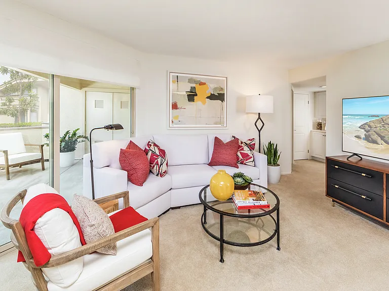 Stanford Court Apartments — Photo 1